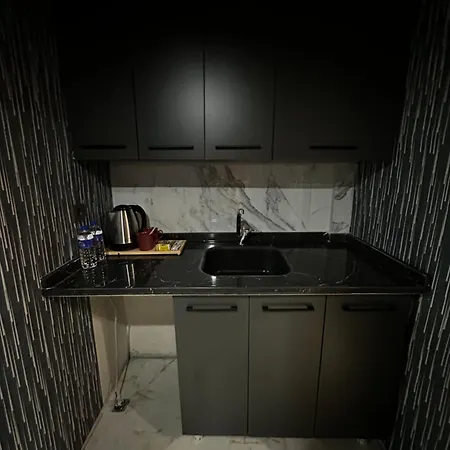 Loft Hotel *