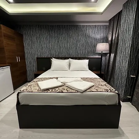 Loft Hotel *